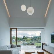 Z obývacího prostoru je výhled do zahrady.