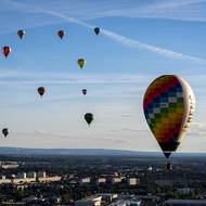 Takový pohled Hradec Králové za 800 let své existence ještě nezažil, letělo nad ním 80 horkovzdušných balonů.