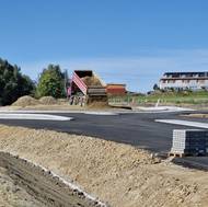 Letos na podzim bude hotový celý obchvat Jihlavy, Kraj Vysočina dokončuje jeho východní větev. Na snímku nová okružní křižovatka u Helenína.