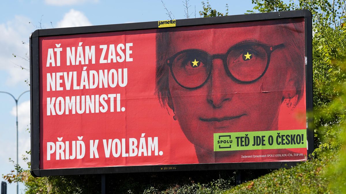 Exkluzivní průzkum: Útočné kampaně Spolu si všímají i voliči SPD a Stačilo!