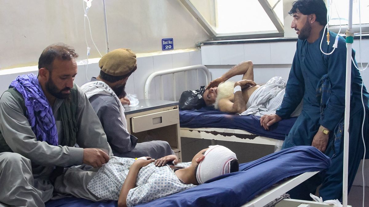 Zemětřesení v Afghánistánu si vyžádalo nejméně 500 obětí