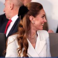 Ještě v květnu letošního roku se její vlasy leskly v hnědém měděném odstínu.