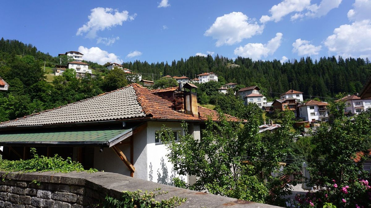 Čínští turisté pořádají nájezdy na východoevropskou vesnici. Může za to jogurt