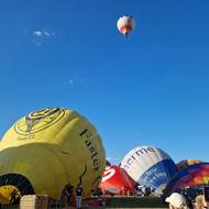 Balonová show se koná u příležitosti 800. výročí Hradce Králové.