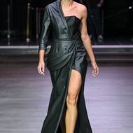 Patrná byla i práce s kůží.