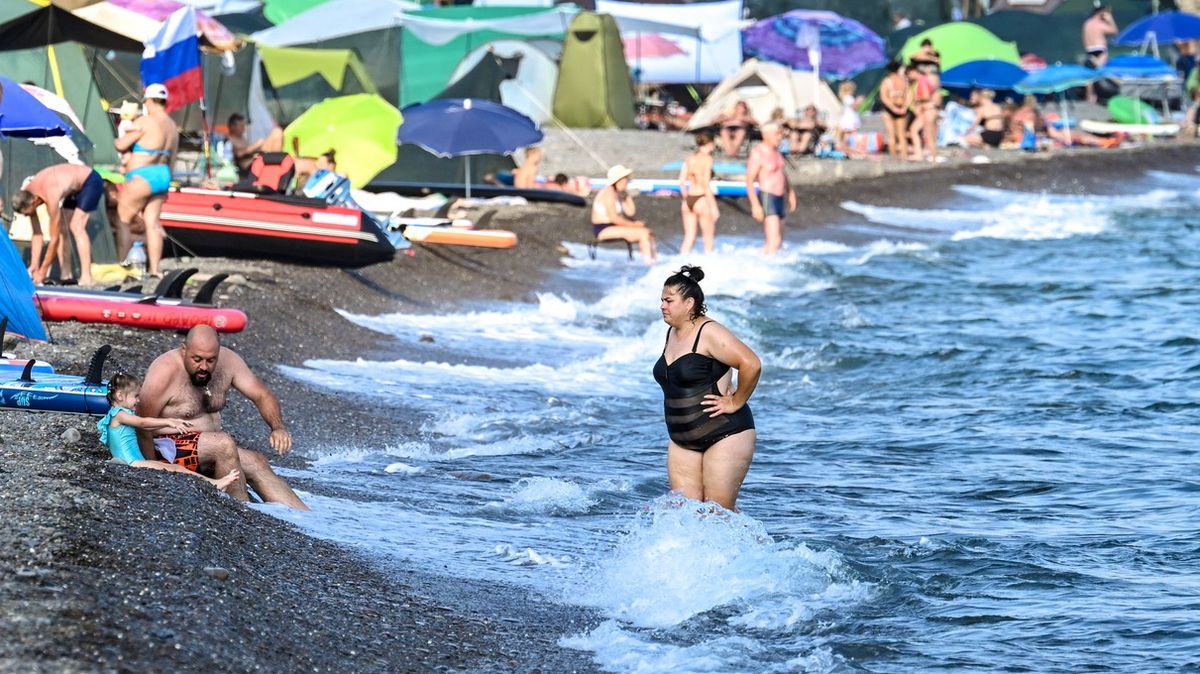 Ke Krymu se blíží ropná skvrna, znečištění se šíří od ruského pobřeží