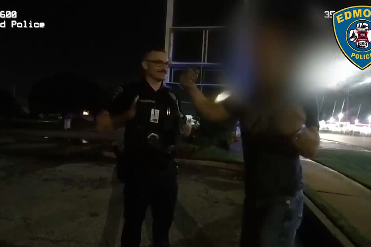 Opilý řidič byl v tak dobré náladě, že zazpíval policistům Dancing Queen