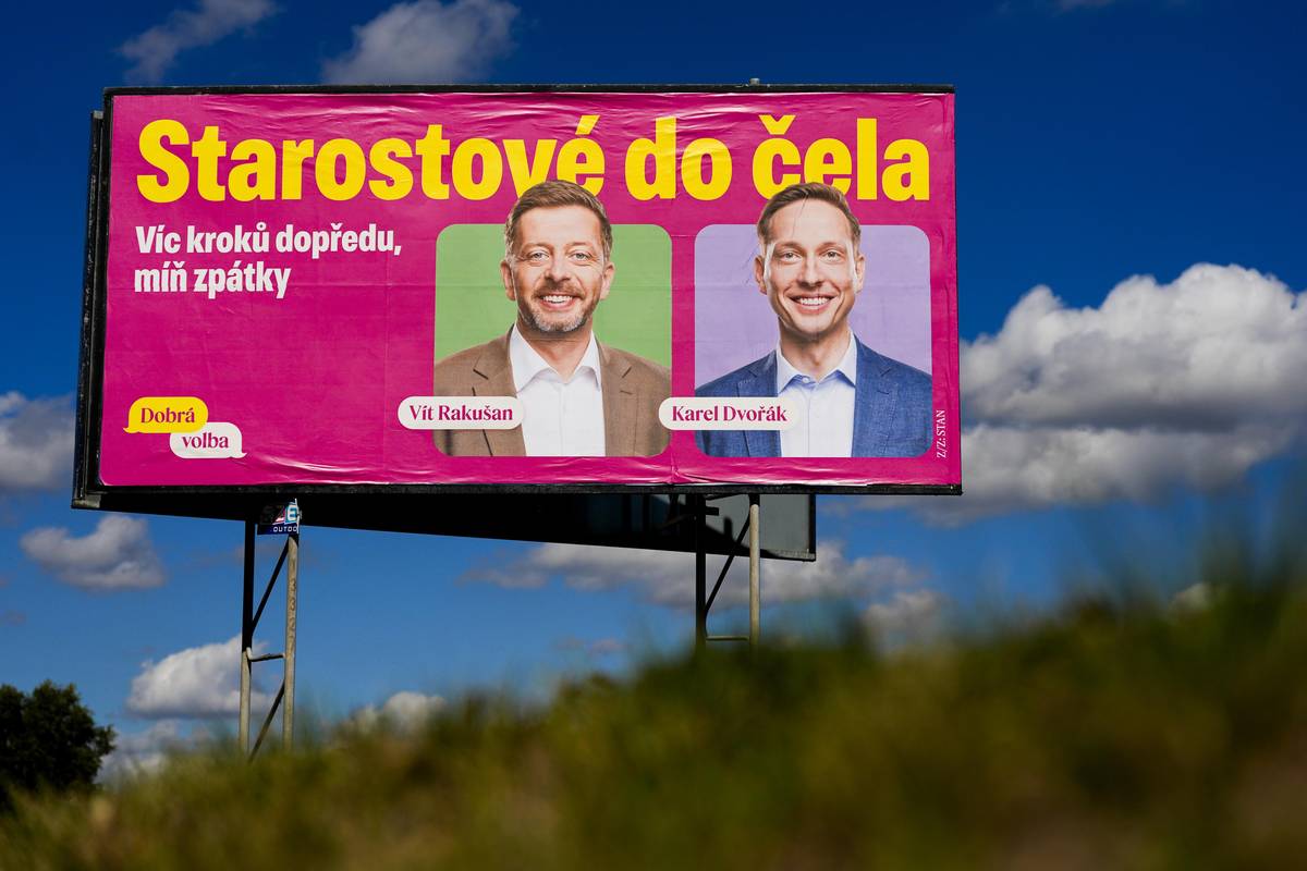 Starostové vsadili na křiklavou barevnou kombinaci. 