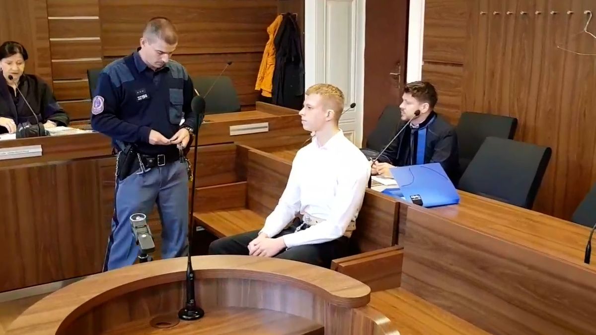 Myslel jsem, že mě chtějí zabít. Narkoman u soudu vysvětloval, proč střepem pořezal taxikáře