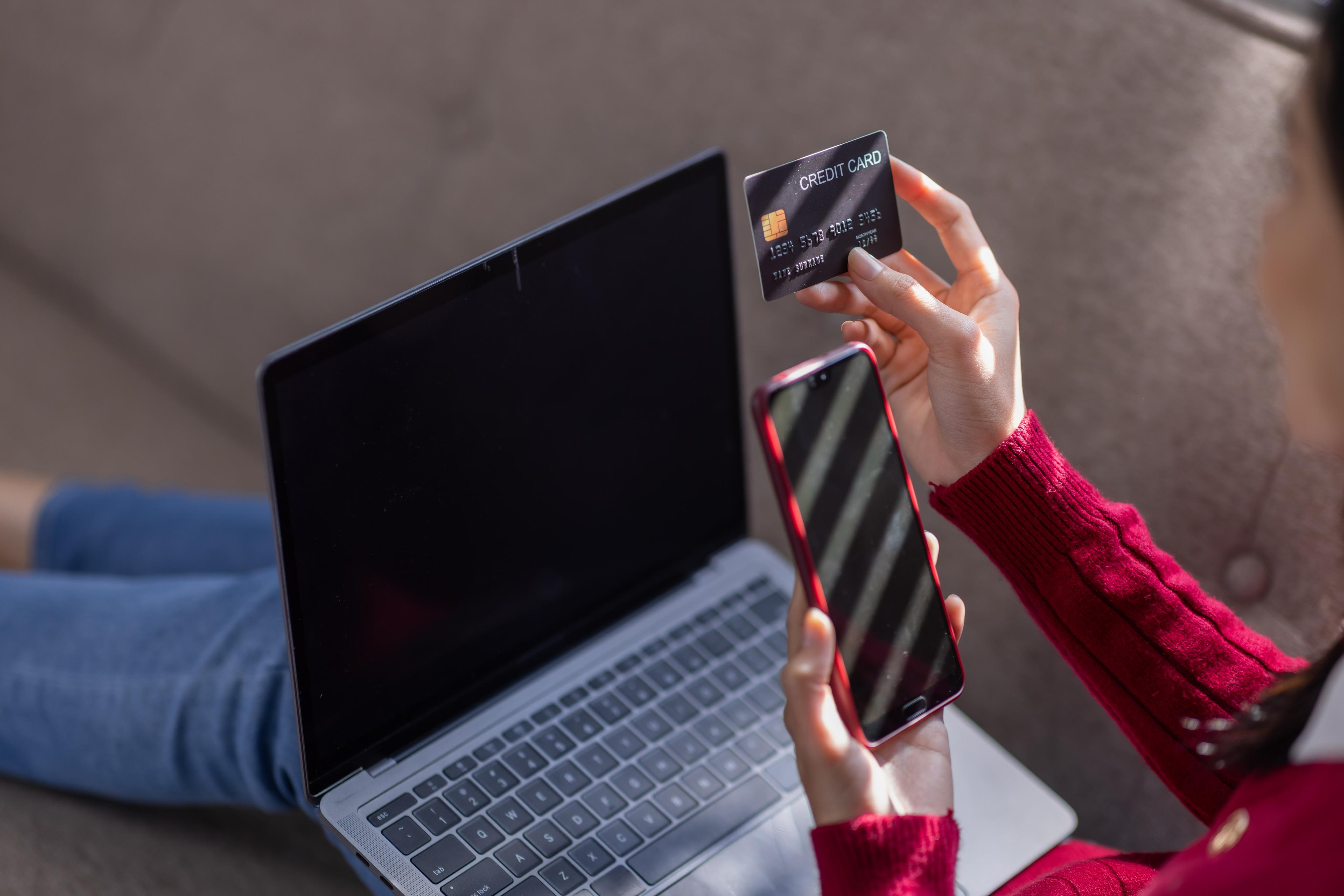 Người phụ nữ từ Prostějov đã chống chọi với kẻ lừa đảo trong hai tháng, cuối cùng vẫn mất tiền