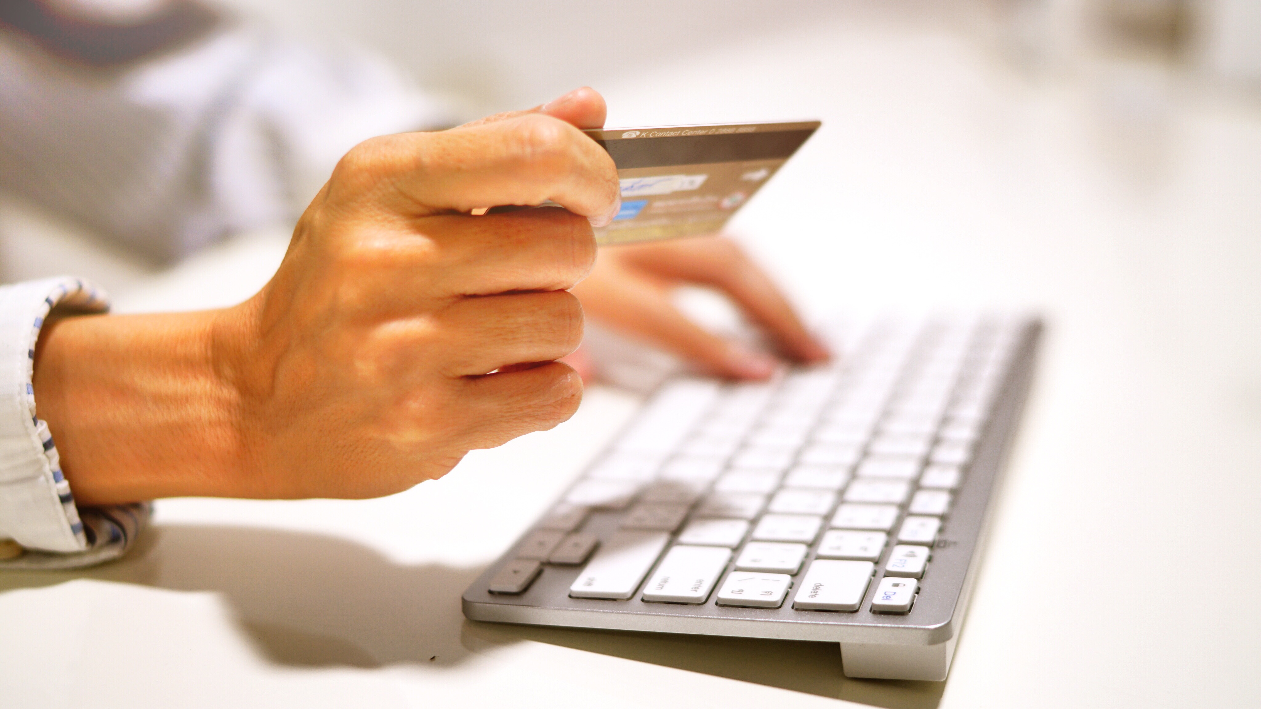 Ngân hàng giả đã lừa một phụ nữ lớn tuổi ở Přerov hàng trăm triệu