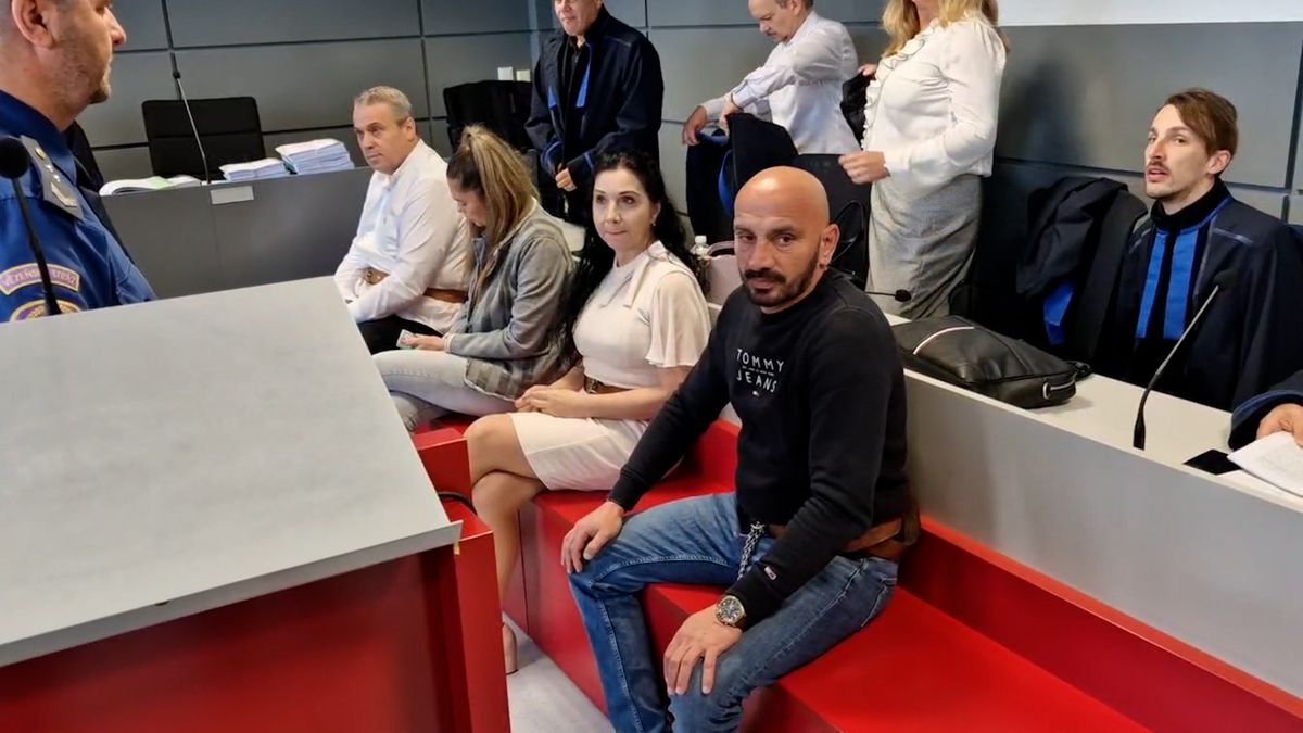 Muži obžalovaní z pokusu o podvod po požáru vily v Moravičanech se přiznali