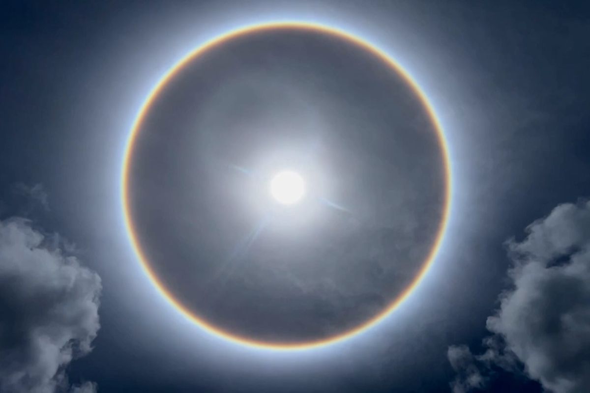 Úchvatný jev nad Thajskem. Na nebi se rozzářilo sluneční halo