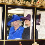 Melania s královnou Camillou v kočáře.