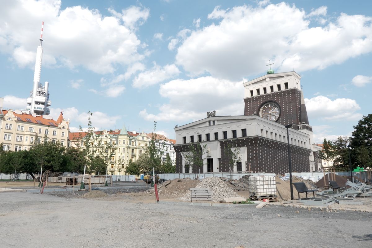 Jak se proměňuje náměstí Jiřího z Poděbrad. S kamerou jsme prošli stavbu za půl miliardy 