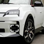 Na původní vůz odkazují přední světla s originální grafikou denního svícení.