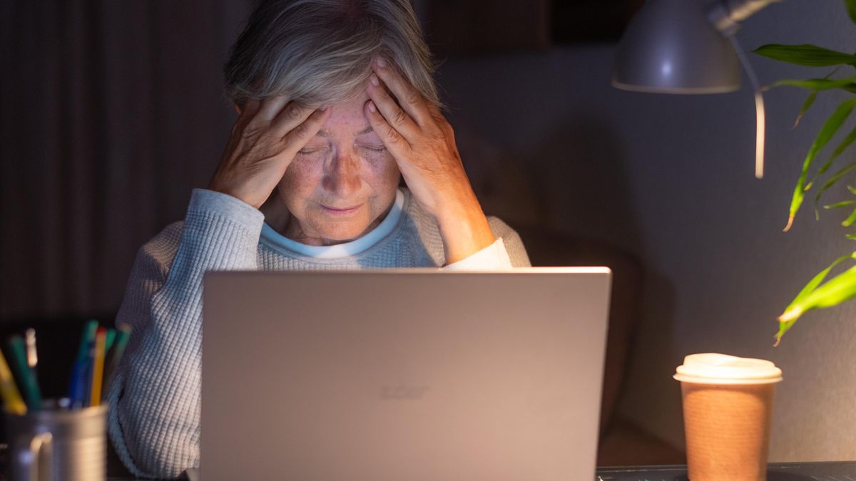 „Mami, tyhle platby jsou urgentní.“ Falešná dcera vytáhla ze seniorky desetitisíce korun