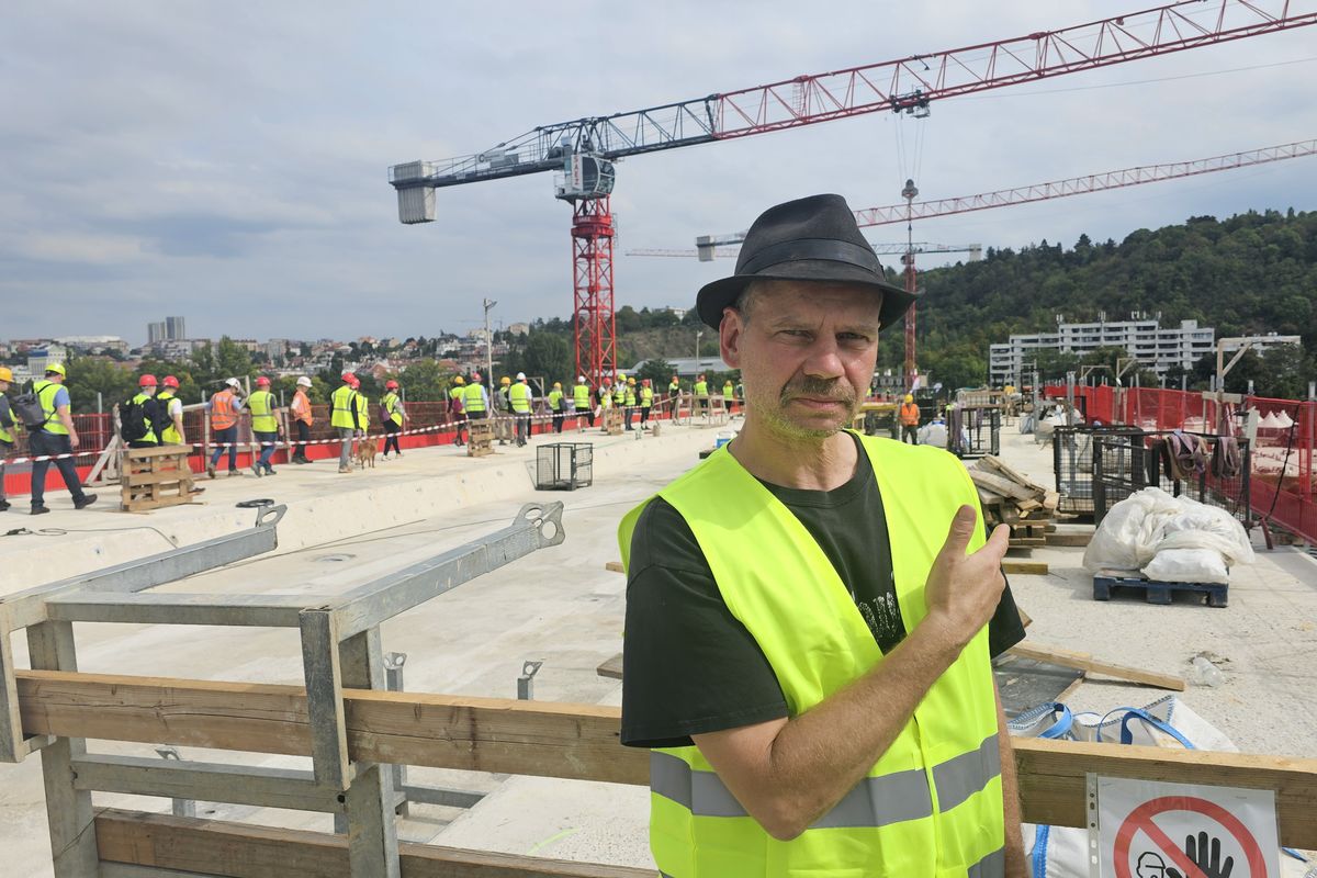 Bude to vysoké a bude to svítit, říká Krištof Kintera k Dvoreckému mostu