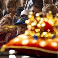 První dva dny výstavy jsou vyhrazeny pro školní skupiny, pak se zdarma bude moct podívat i veřejnost. 