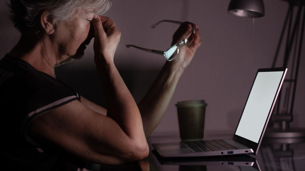 Dvakrát to vyšlo, potřetí už ne. Falešná dcera vytáhla ze seniorky 90 tisíc