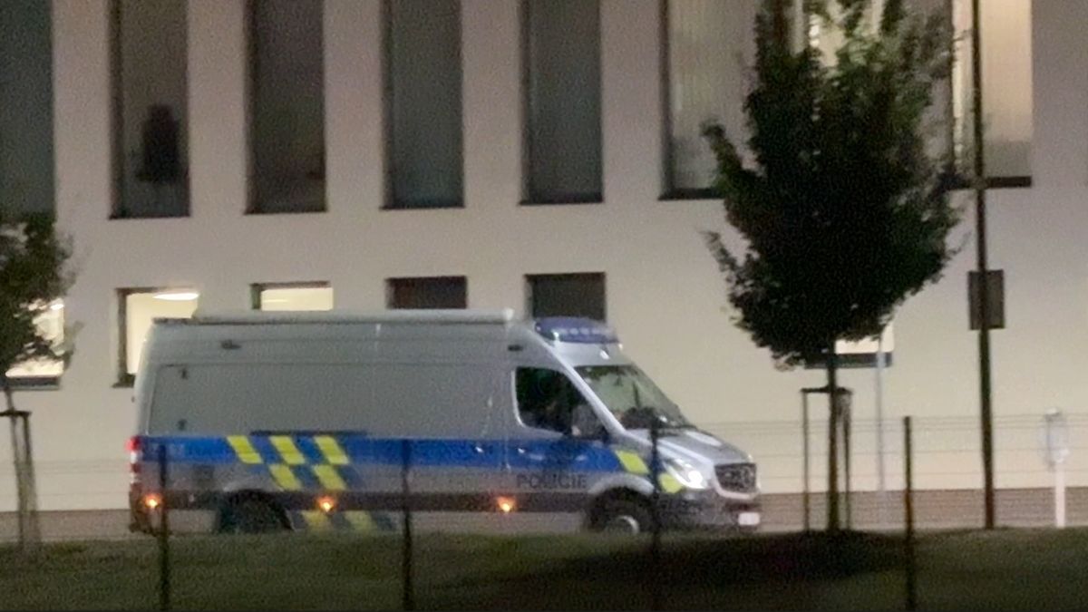 Policie vyklízela areál zásilkové společnosti v Praze západ kvůli podezřelému balíčku