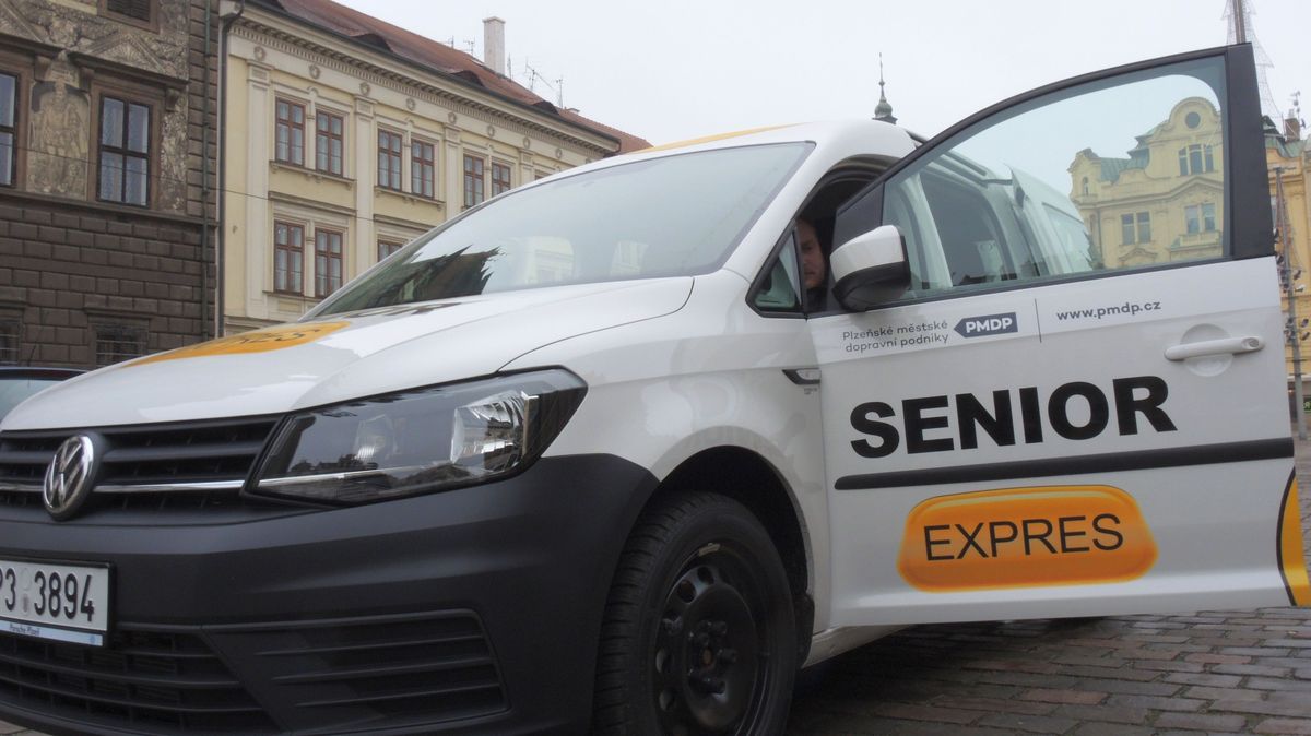 Plzeňský Senior Expres převezme od města soukromník. Klienti si připlatí