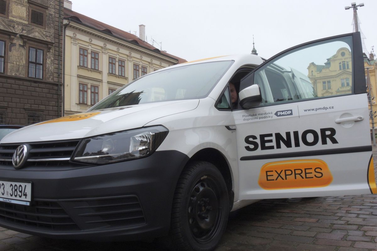 Plzeňský Senior Expres převezme od města soukromník. Klienti si připlatí