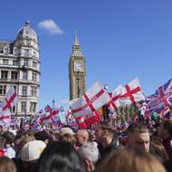 Podle agentury Reuters byla Londýnská policie překvapena, kolik demonstrantů se do Londýna sjelo. 