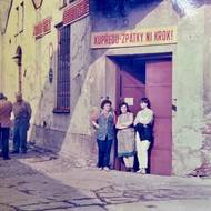 Areál továrny v době natáčení před rokem 1989