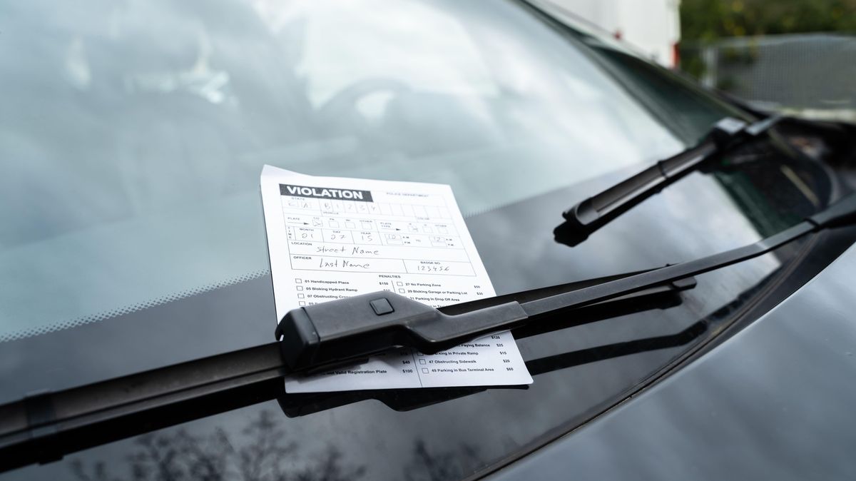 Povodeň jí odnesla auto do zákazu parkování. Dostala několik pokut