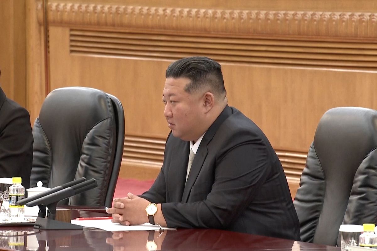 Červené zlato a jehněčí kůže. Kim si do Číny vzal hodinky za stovky tisíc, jeho sestra kabelku Dior