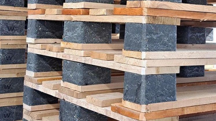 Hybridní palety mají ročně ušetřit les o velikosti 71 fotbalových hřišť