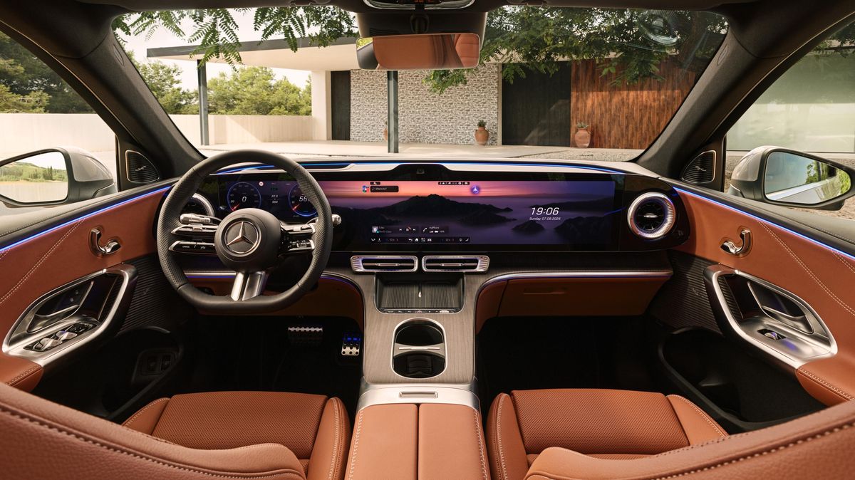 Mercedes se vrátí k tlačítkům v interiéru