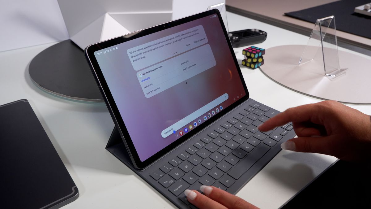 Samsung láká na prémiové tablety, jeden je větší než notebook