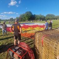 Před startem je nutné balon rozložit.