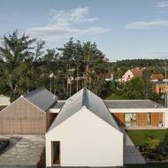 Z nadhledu vynikne tvarové řešení celého objektu. 