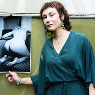 Martina Šimková u jednoho ze svých děl