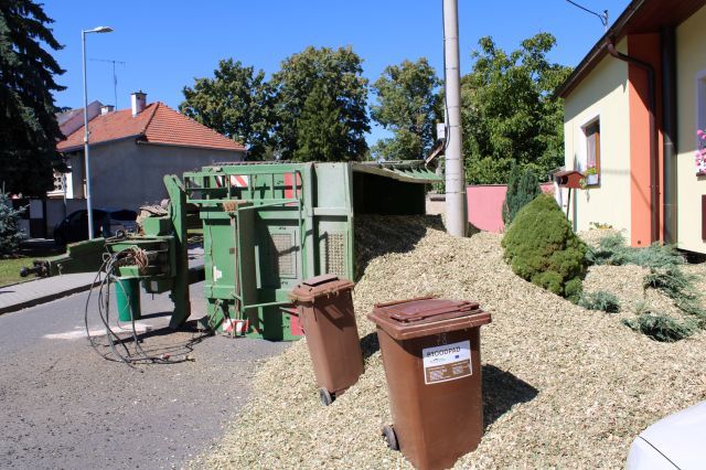 Traktoru se na Prostějovsku v zatáčce převrátil přívěs