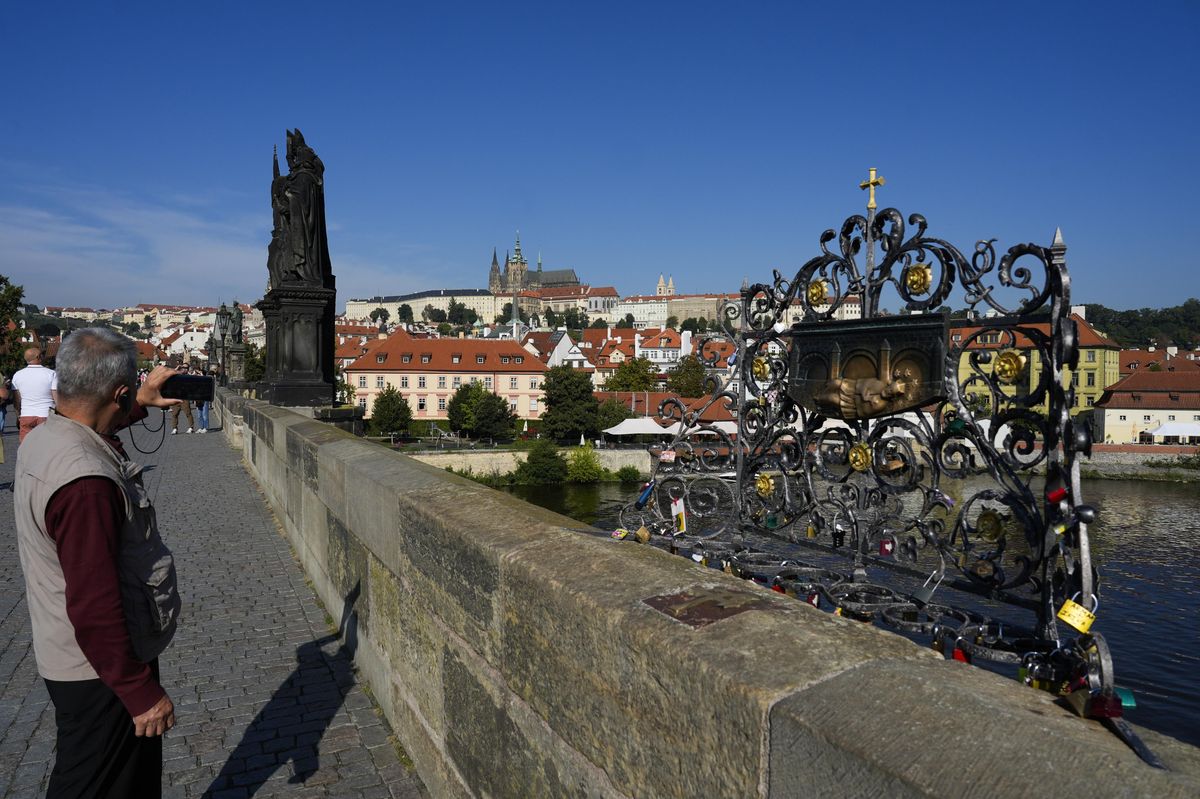Dan Brown posnídal s prezidentem Pavlem na Pražském hradě