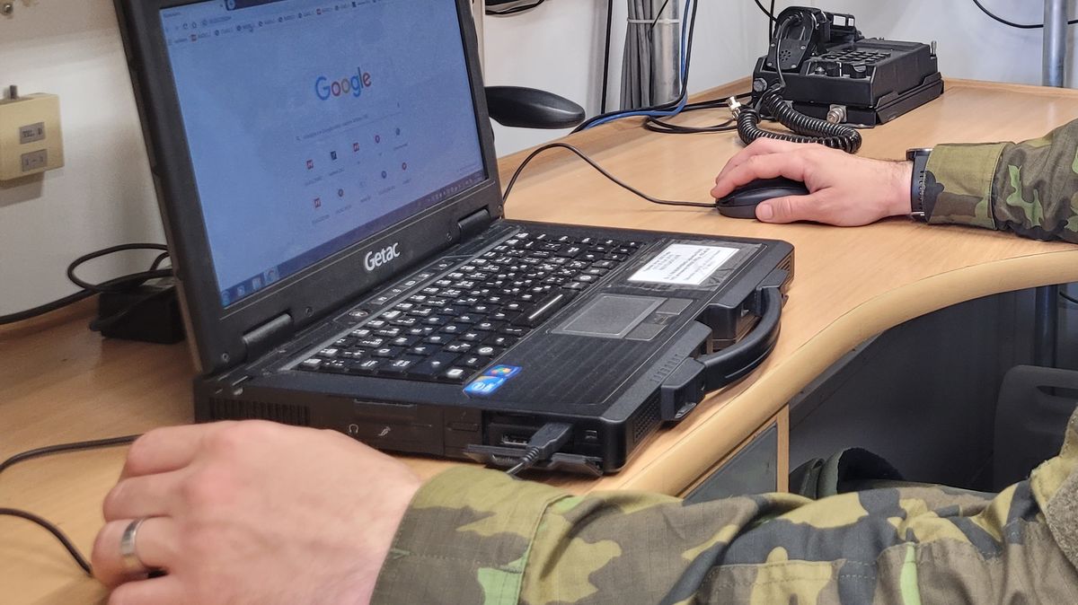 Výbor pro obranu řešil podezření ze šmírování politiků armádou. Ta to odmítá
