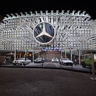 Ještě větší zastoupení ale nabídl stánek značky Mercedes-Benz v centru Mnichova.