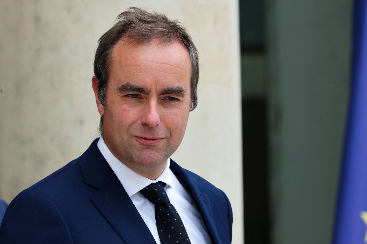 Novým francouzským premiérem je dosavadní ministr obrany Sébastien Lecornu
