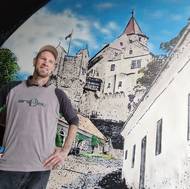 Největším dílem Galerie v průchodu je majestátní hrad Pernštejn.