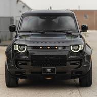 Pancéřovaný Land Rover Defender Octa se snaží držet vzhledu sériového vozu.