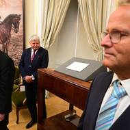 Obálka zapečetěná do 19. 9. 2025