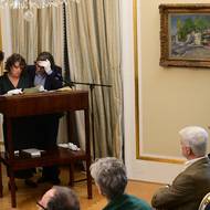 Po otevření historici materiál zkoumali. 