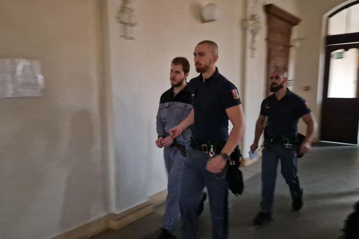Muž v Hodoníně si objednal sex za úplatu, místo s penězi přišel s nožem. Za znásilnění dostal pět let