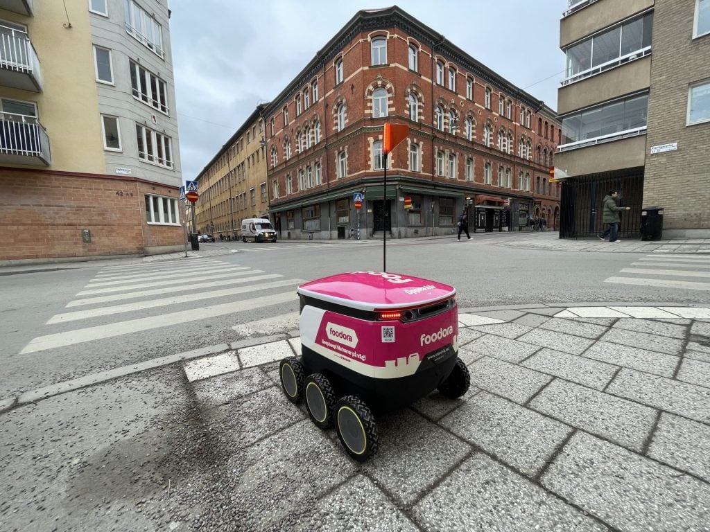 Uber chce převzít Delivery Hero, která v Česku provozuje rozvážkovou službu Foodora