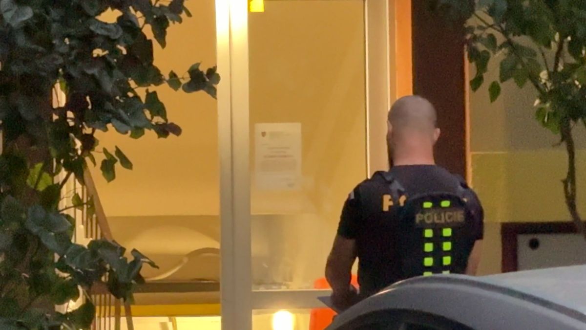 Za vraždu seniorky v Praze hrozí mladíkovi 18 let vězení, skončil ve vazbě