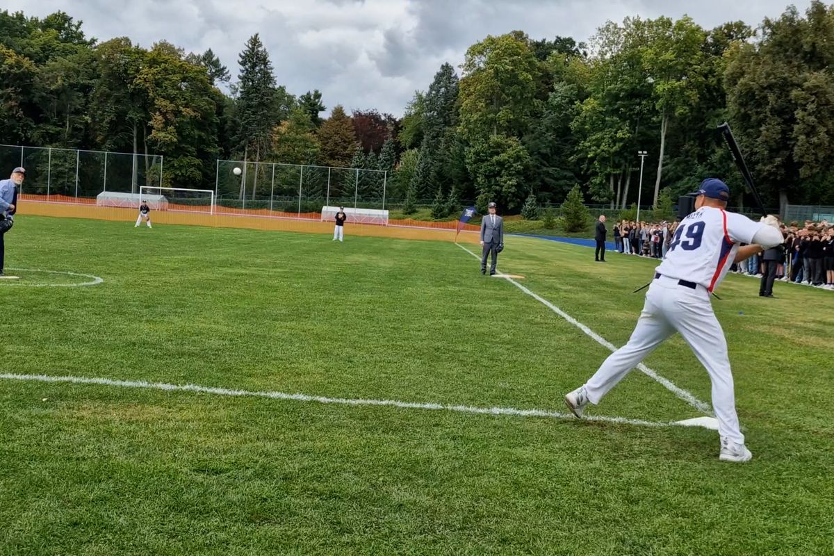 Prezident v Pardubickém kraji odhozem odstartoval nadaci Homerun